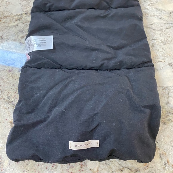 Burberry diaper bag. Black nylon with signature Burberry print inside - Picture 7 of 9